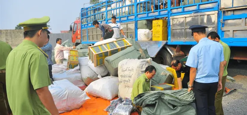 Điều tra và thu giữ hàng chục nghìn sản phẩm quần áo giả nhãn hiệu nổi tiếng