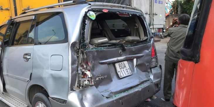 Tai nạn liên hoàn trên quốc lộ 1, hàng chục người thoát chết hoảng loạn