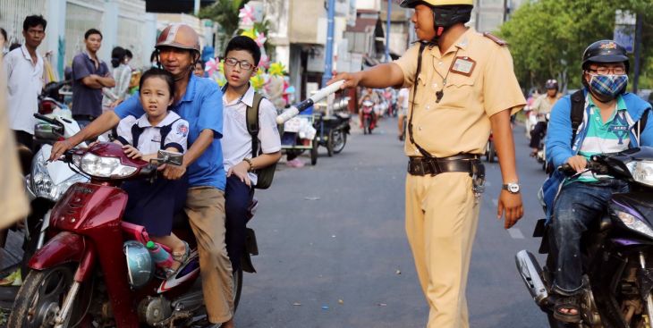 TX.Dĩ An: Gần 100 trường hợp vi phạm giao thông trong 3 ngày tổng kiểm soát