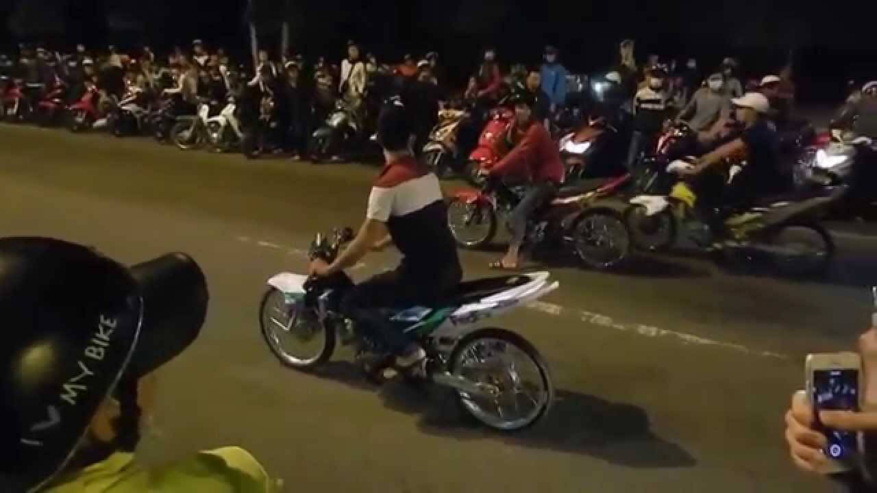 Hàng trăm thanh niên tụ tập đua xe tại Thành phố Mới Bình Dương 3