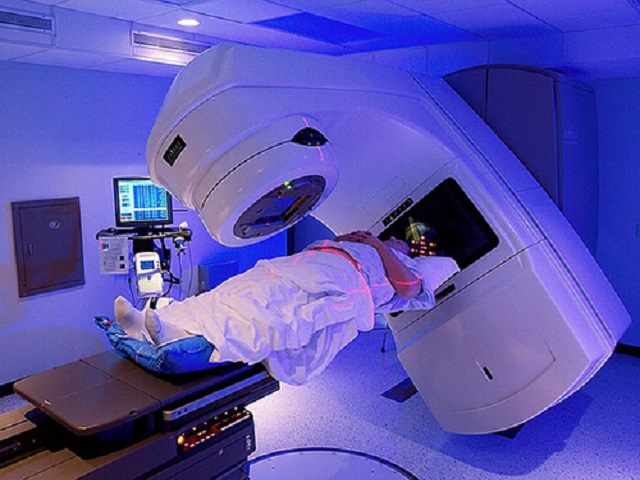 Điều trị bệnh vảy nến cần tuân thủ theo những sự chỉ dẫn của y, bác sĩ