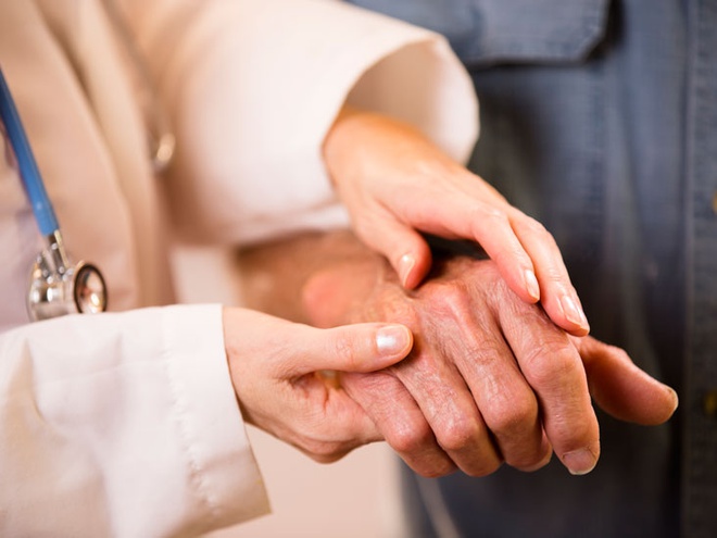 Điều trị vảy nến đúng cách theo sự tư vấn của bác sĩ