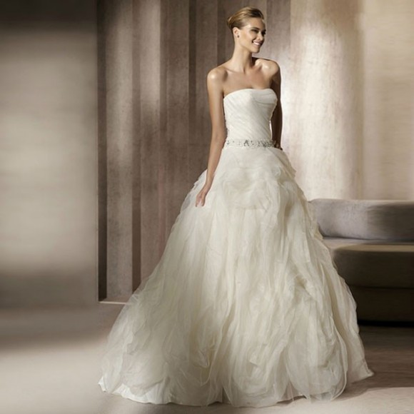 Áo ngực phù hợp với váy cưới không dây