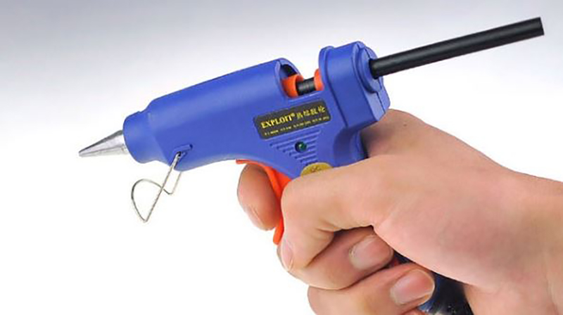 Sử dụng súng bắn keo