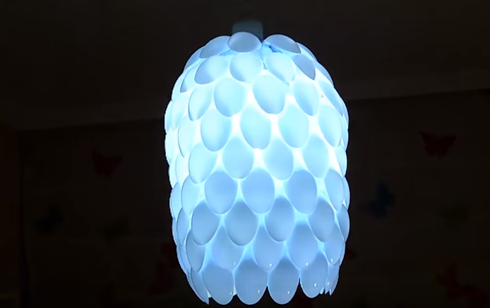 Làm đèn lồng từ chai nhựa