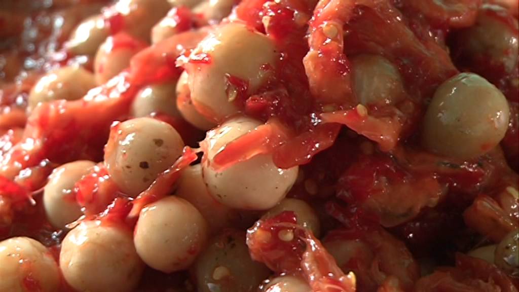 Cà pháo dầm tôm chua là một món ăn dân giã và đậm đà