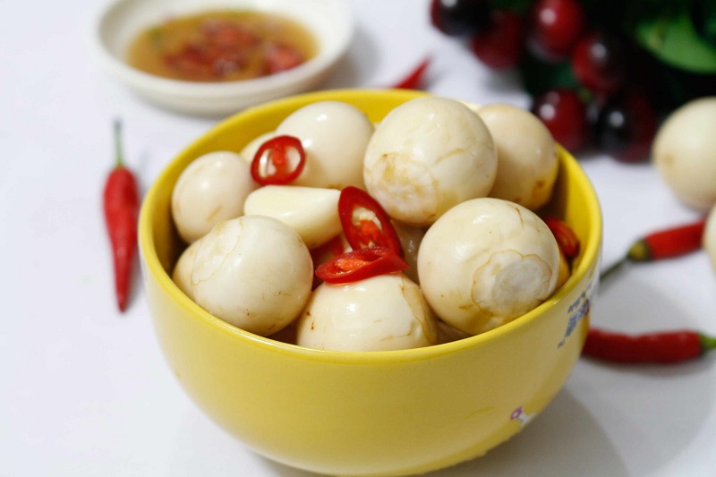 Chuẩn bị cà pháo muối chua vừa ăn để làm món cà pháo dầm 