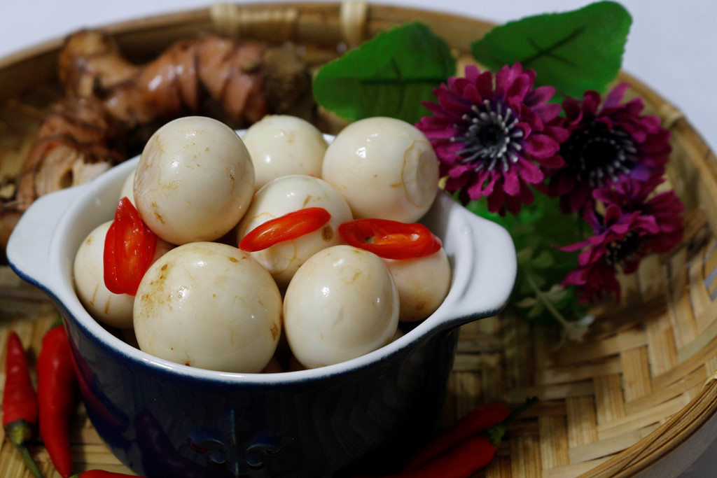 Cách thực hiện món cà pháo dưa chua rất dễ làm