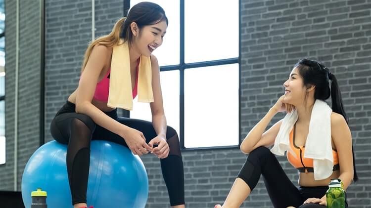 Ngồi tán gẫu ngay sau khi tập
