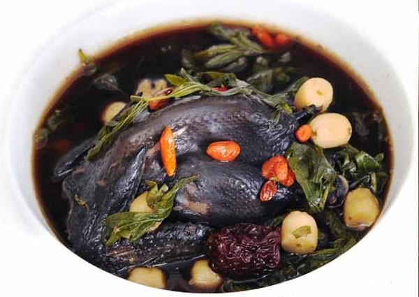 Hầm gà ác tiềm thuốc bắc cho bà bầu