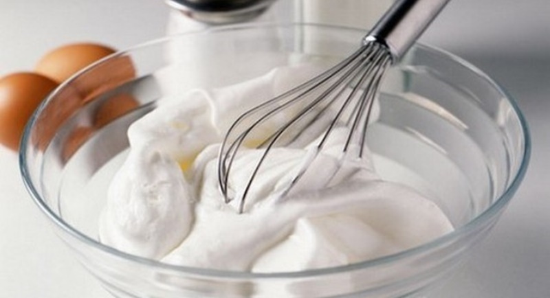 Đánh bông lòng trắng trứng