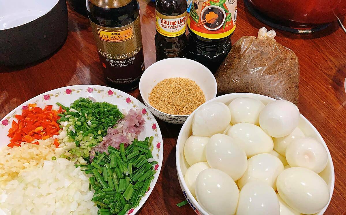 Chuẩn bị nguyên liệu làm trứng ngâm nước tương chuẩn vị Hàn Quốc
