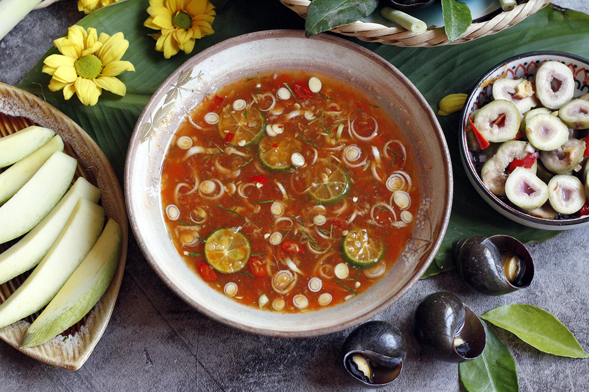 Nước chấm ốc luộc sánh quyện, thơm ngon