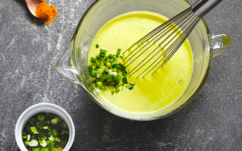 Làm vỏ và nhân bánh xèo