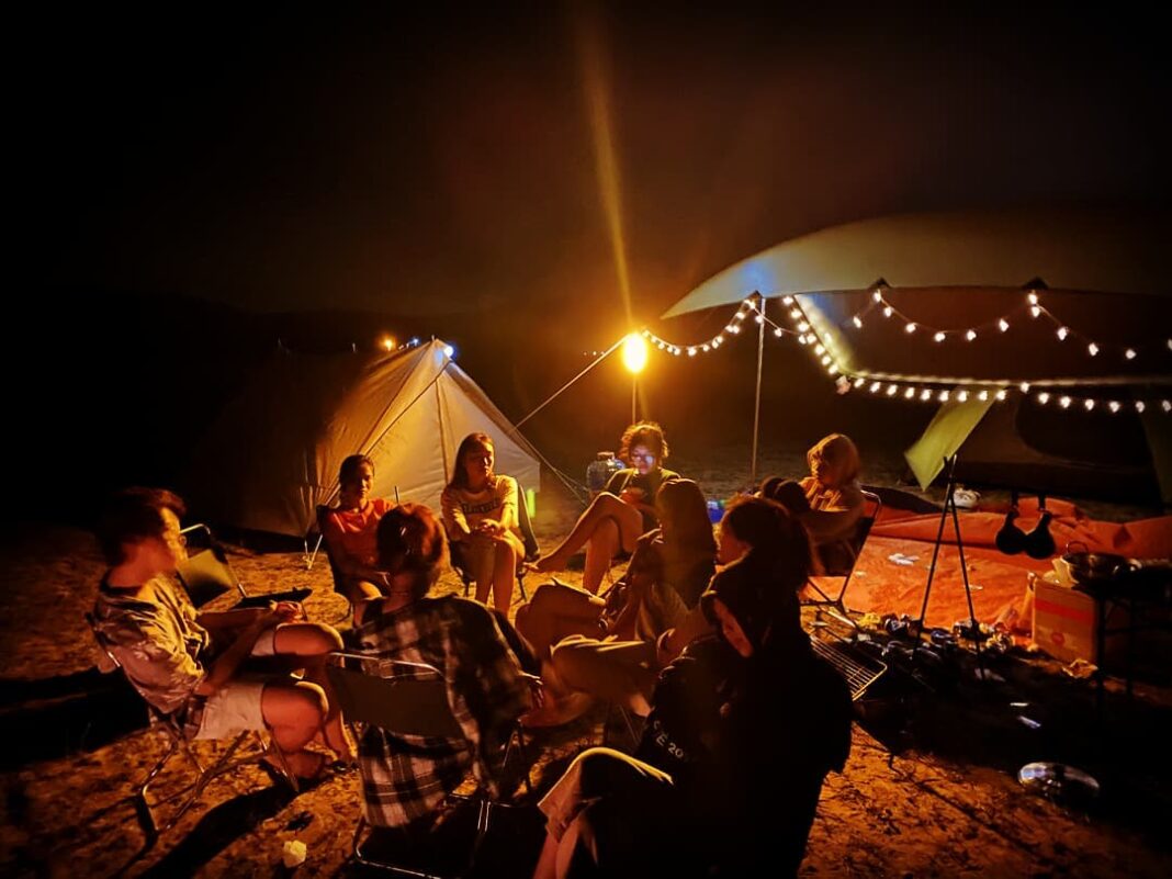 Hoạt động cắm trại, làm tiệc nướng BBQ