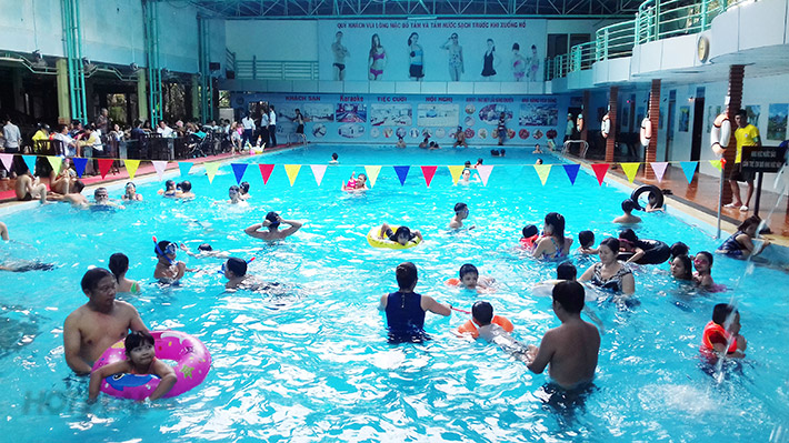 Hồ bơi rộng rãi, hiện đại tại Dìn Ký Bình Dương
